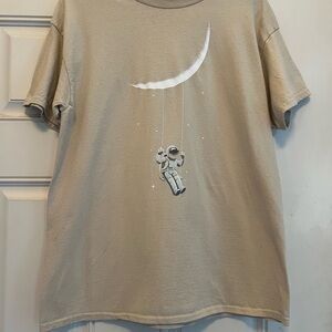 Threadless Astronaut Swing T-Shirt L Tan Space Graphic Tee Digital Carbine